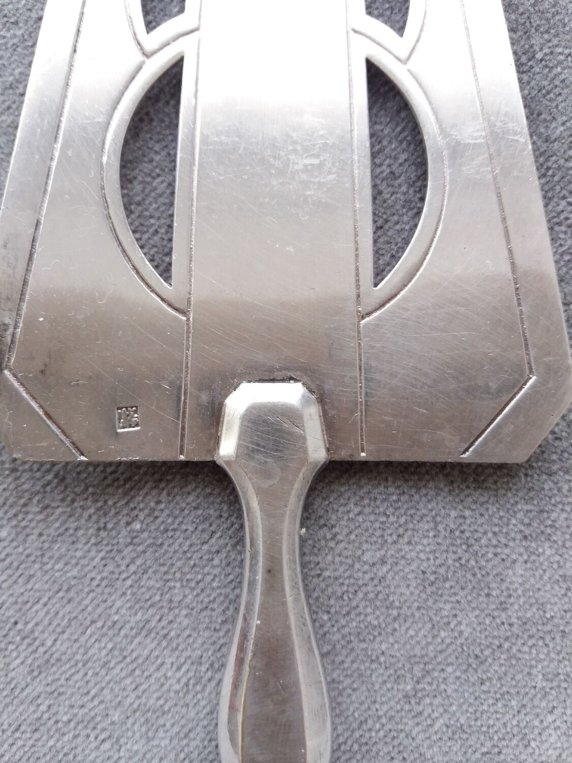 Art deco pie shovel in silver metal