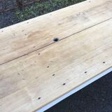 Bi-colored farm table