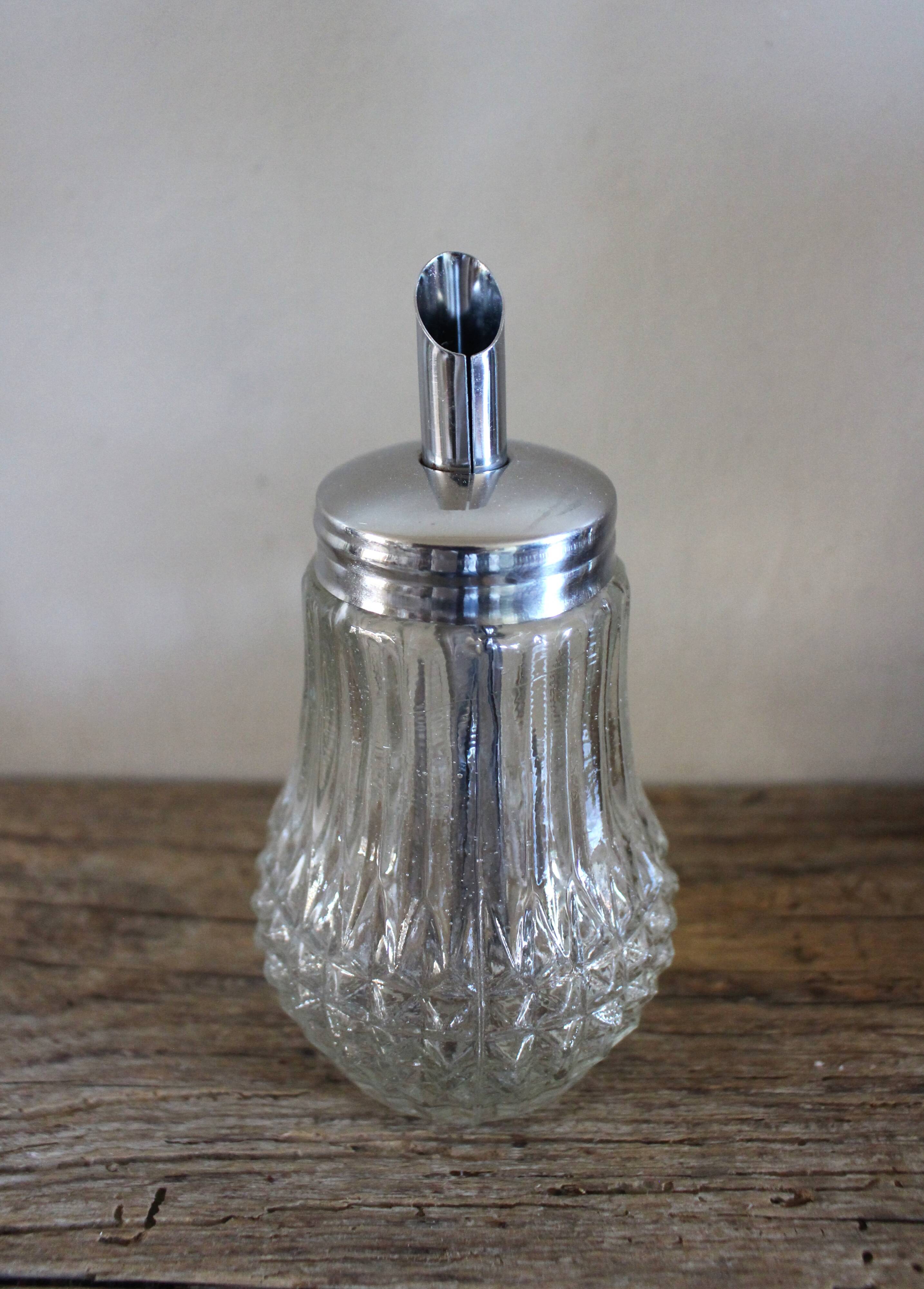 Sucrier vintage en verre ciselé à bec verseur