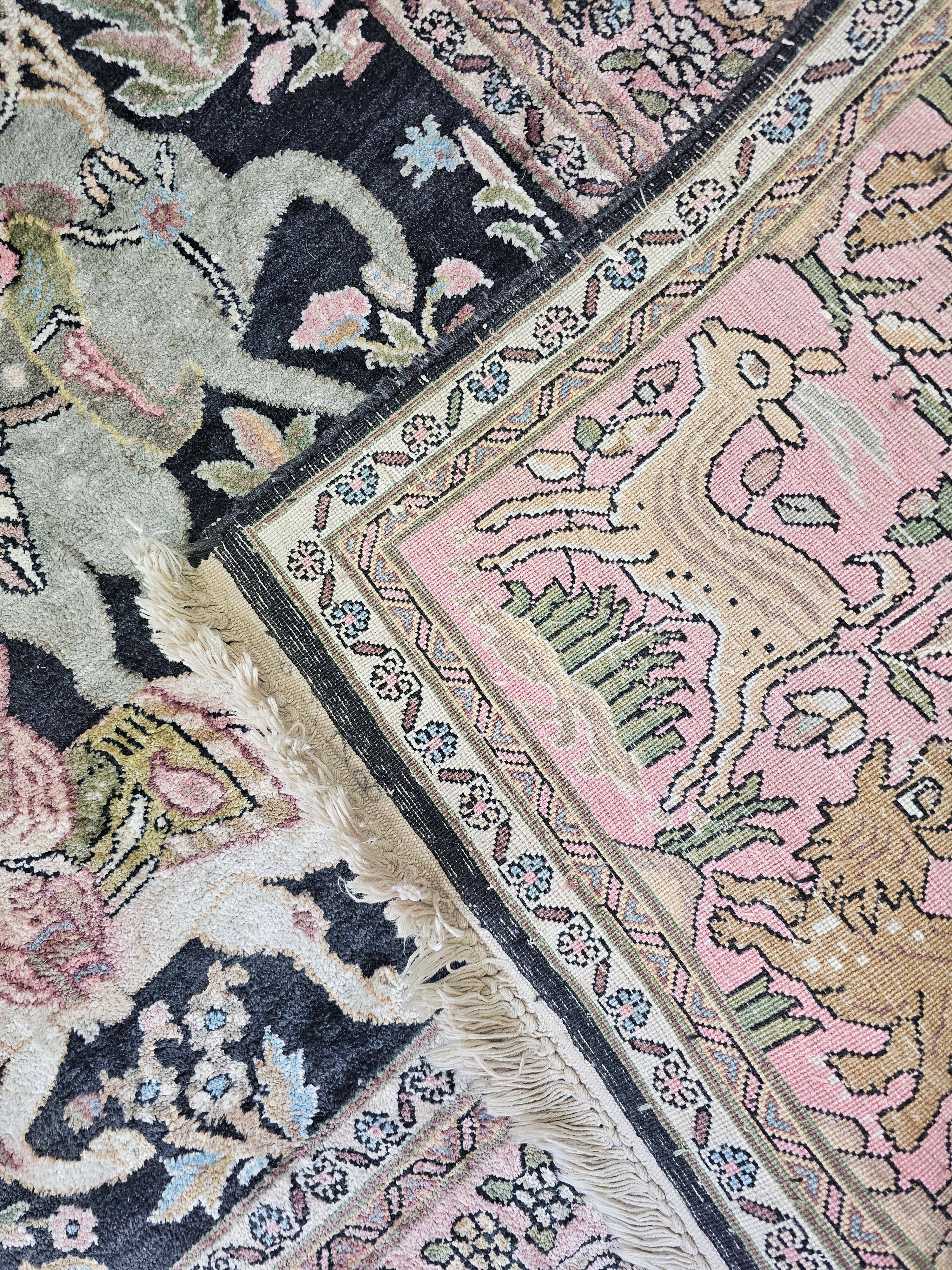 Tapis en soie Qom (soie sur coton) scène de chasse Cachemire 1950s