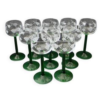 Set of 10 Alsatian white wine glasses in engraved glass.