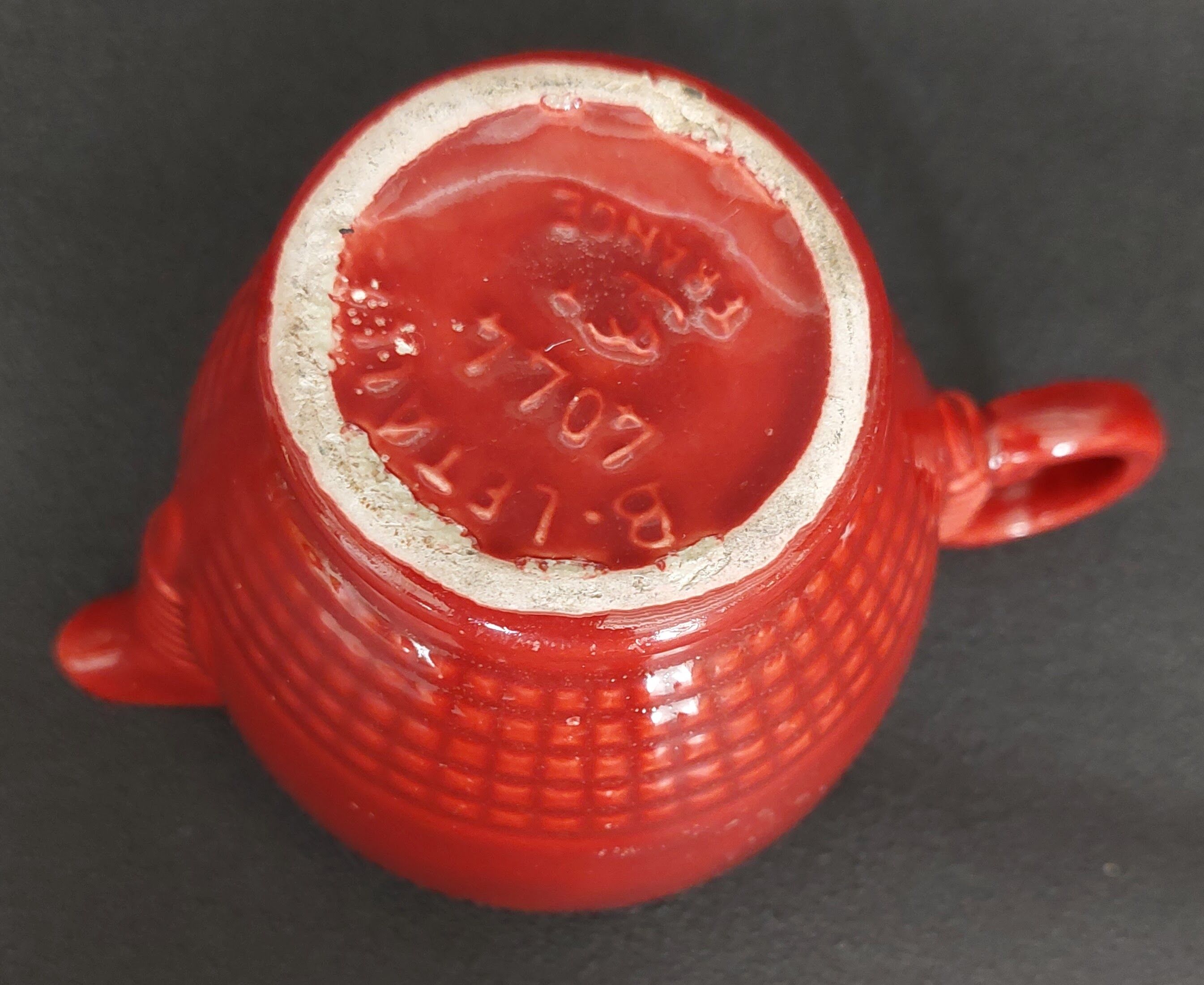 Ceramic cream pot in raspberry colour B. Letalle Saint Clément.