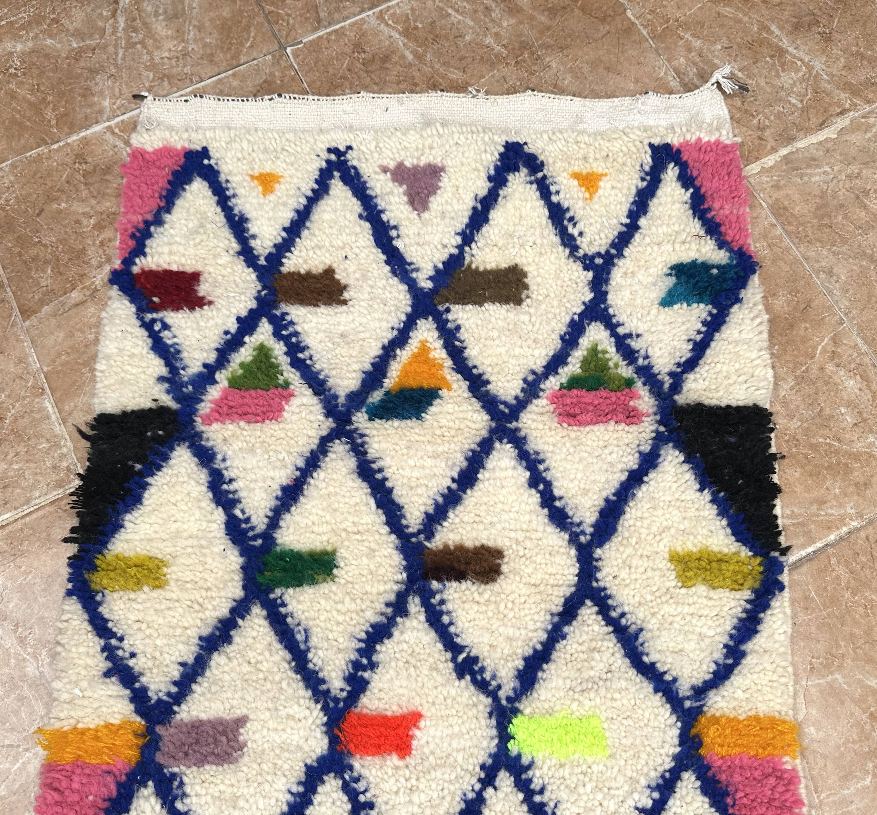 Small handmade Moroccan rug, small Beni Ouarain rug in Berber wool,
