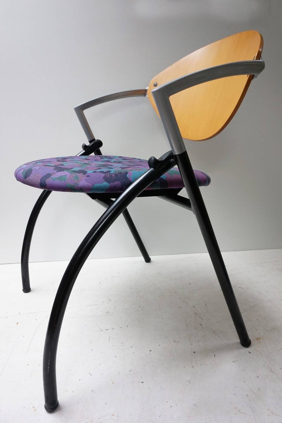 Set of 6 Vepa Alpine stackable armchairs/ conference chairs, Memphis Style