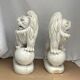 Paire de lions en marbres blancs
