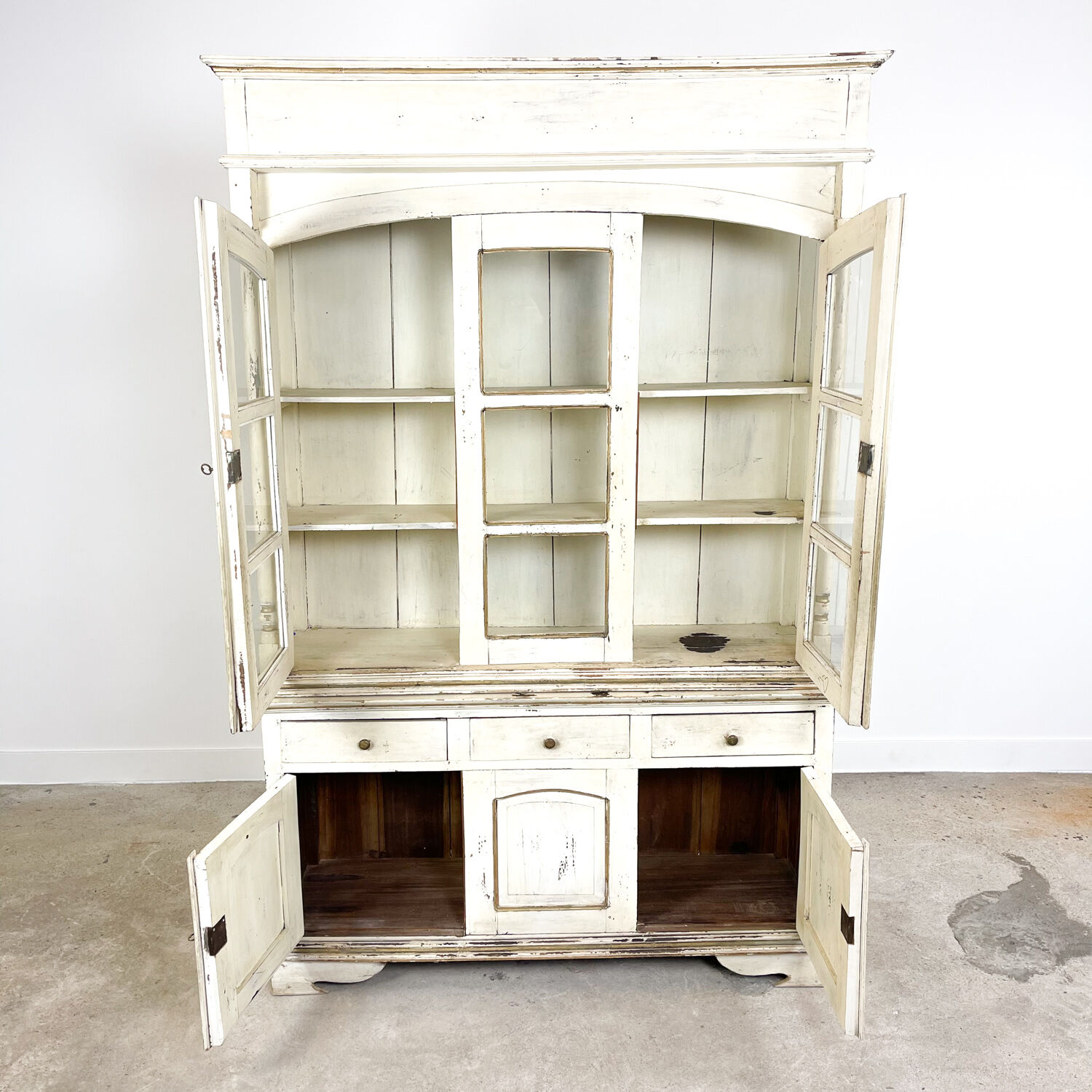 Vintage brocant White painted Kitchen display cabinet