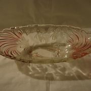 Oval bowl in crystal and frosted glass, pink and frosted.