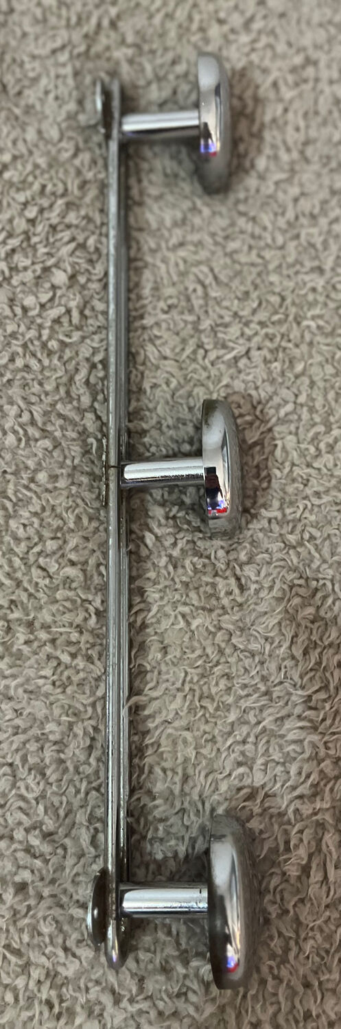 Wall coat rack with 3 hooks in chrome metal from the 80s