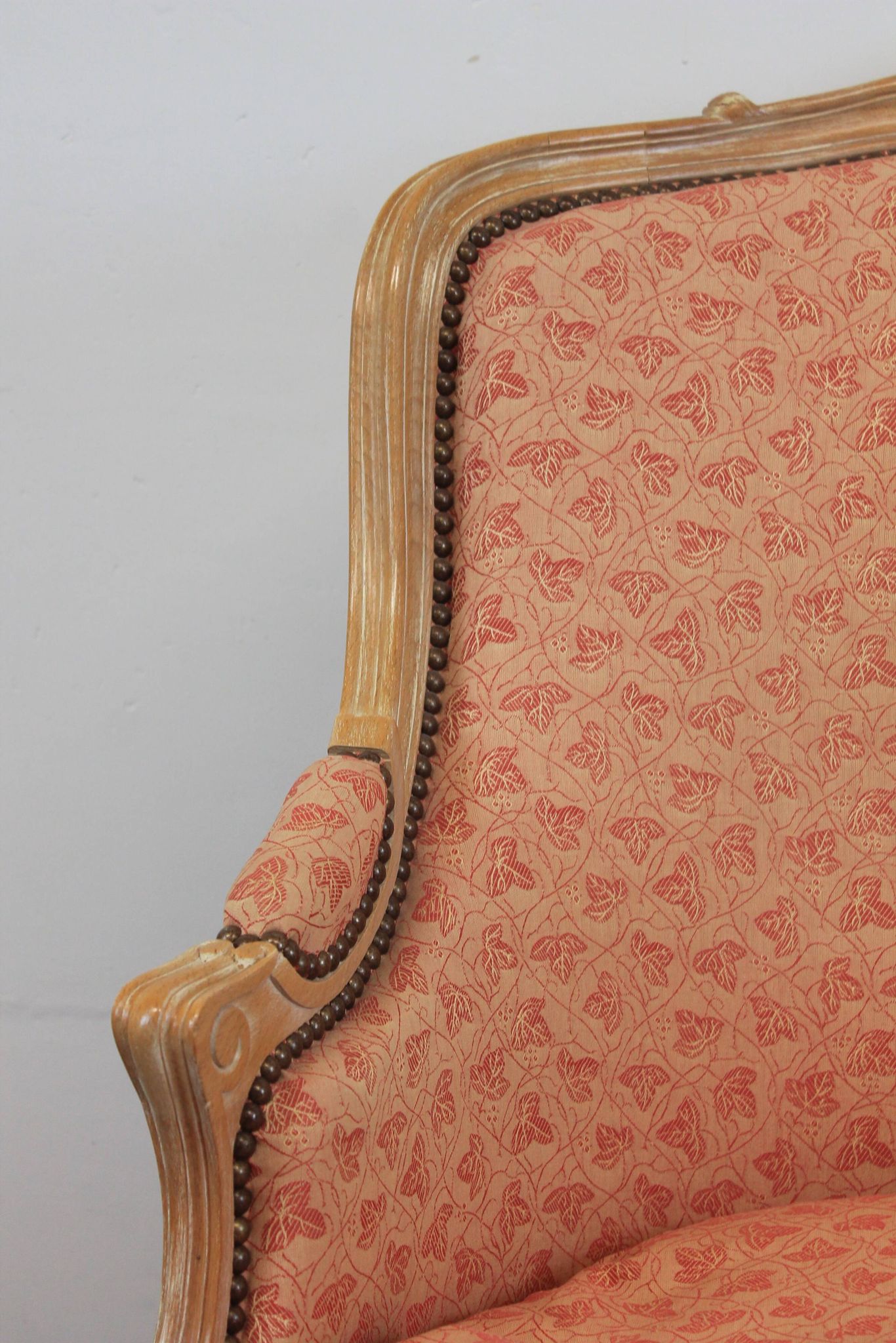 Paire de fauteuils bergère de style Louis XV