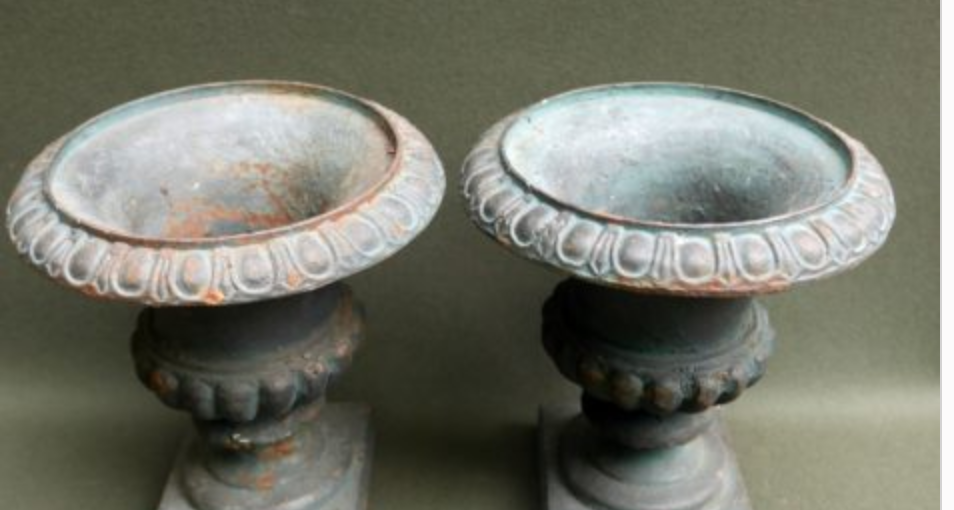 Pair of vases Medici make