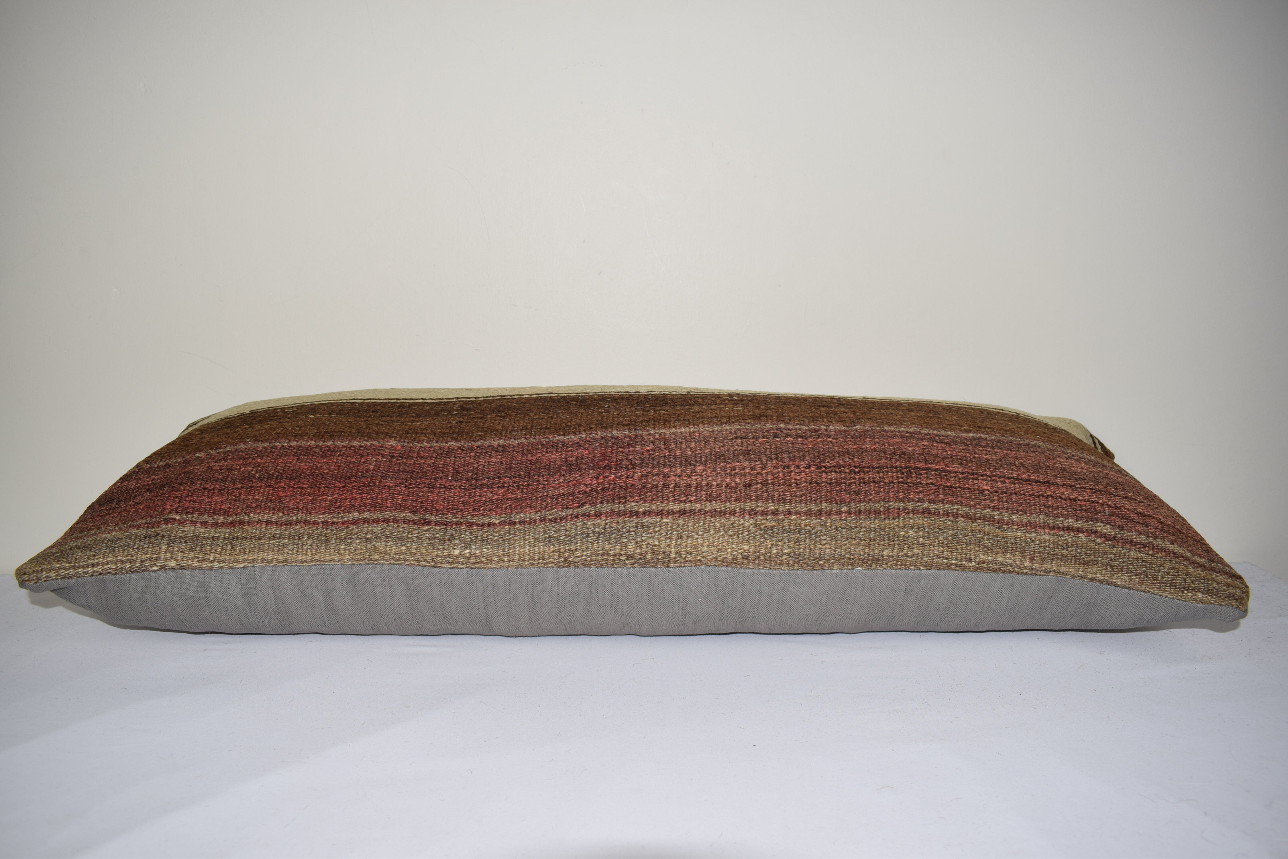 Housse de coussin brodée