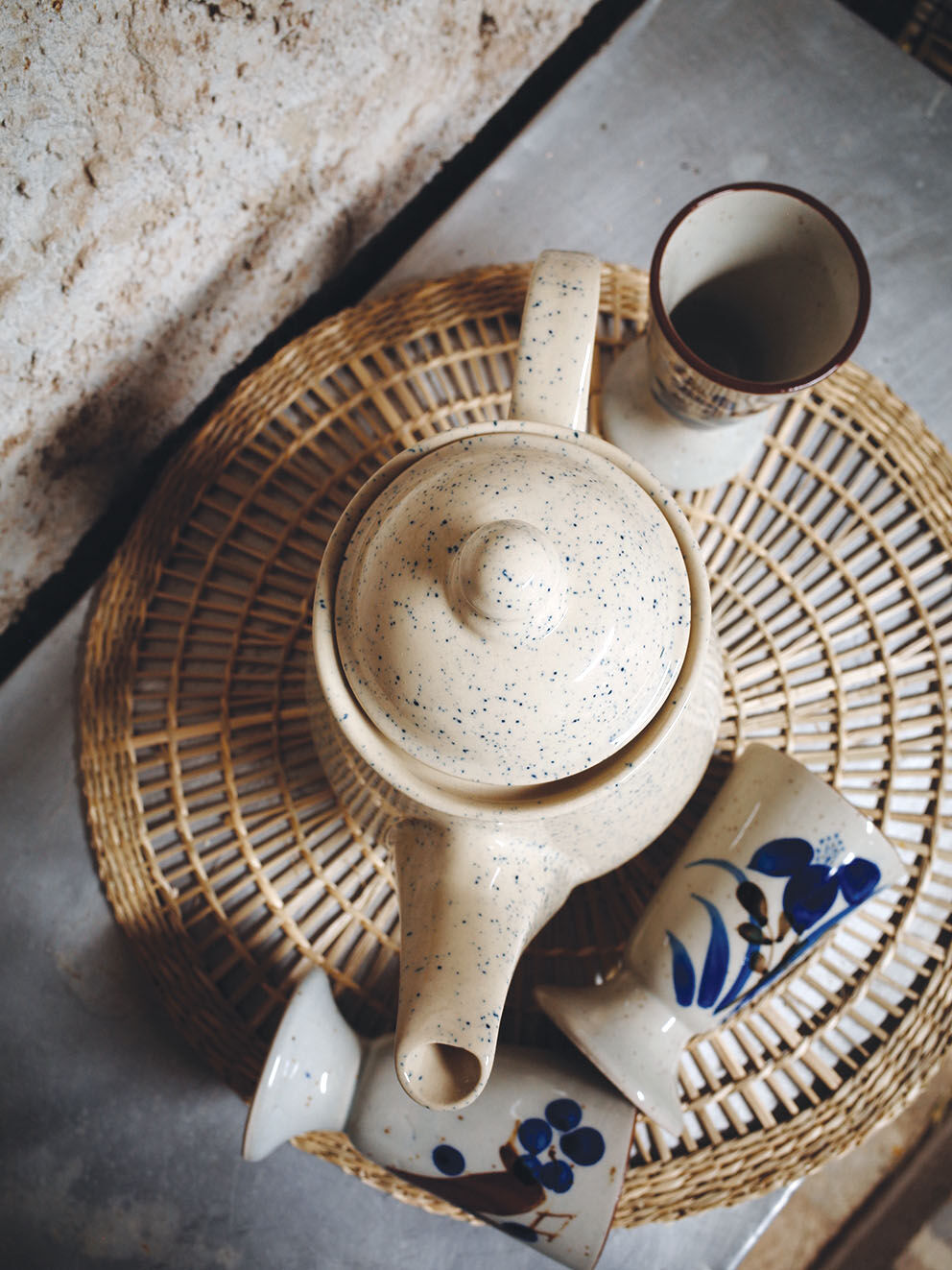 Large format ceramic teapot