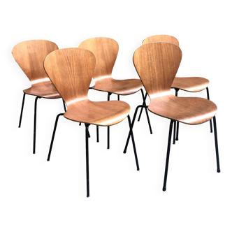 5 Arne Jacobsen chairs