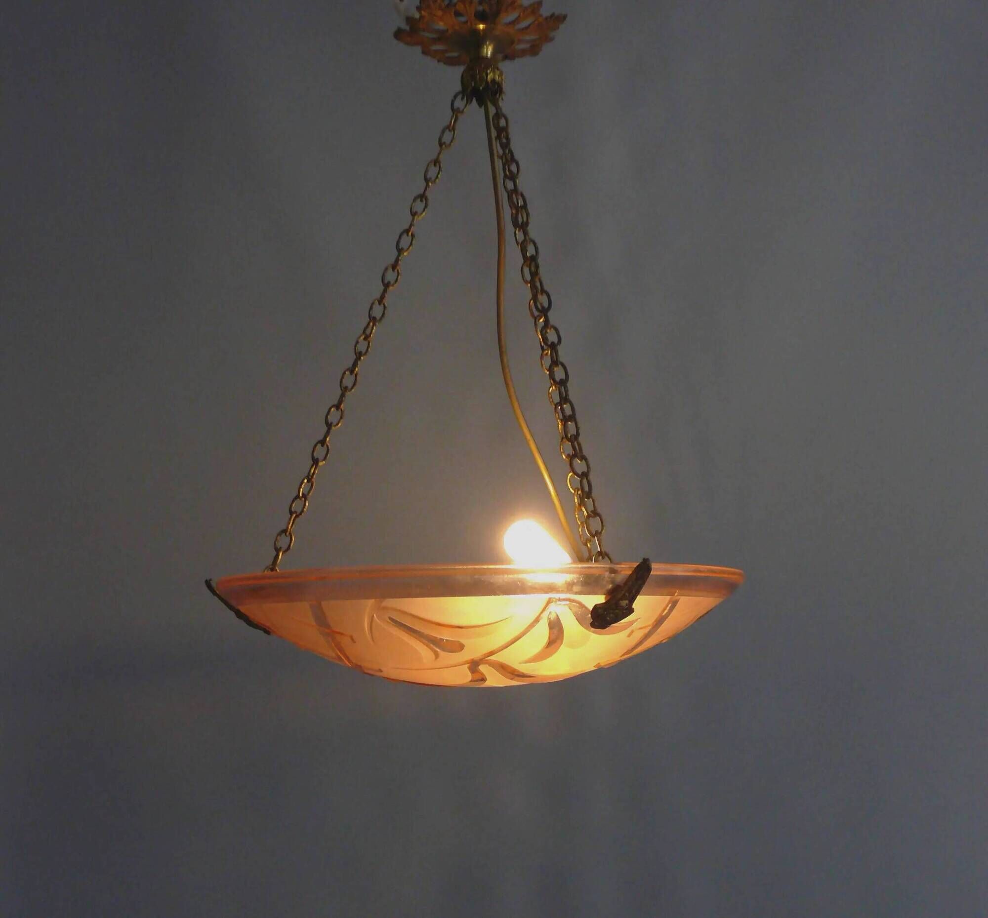 French Art Deco Glass Pendant Light with Chain Suspension, Degue, 1920s - 1930s