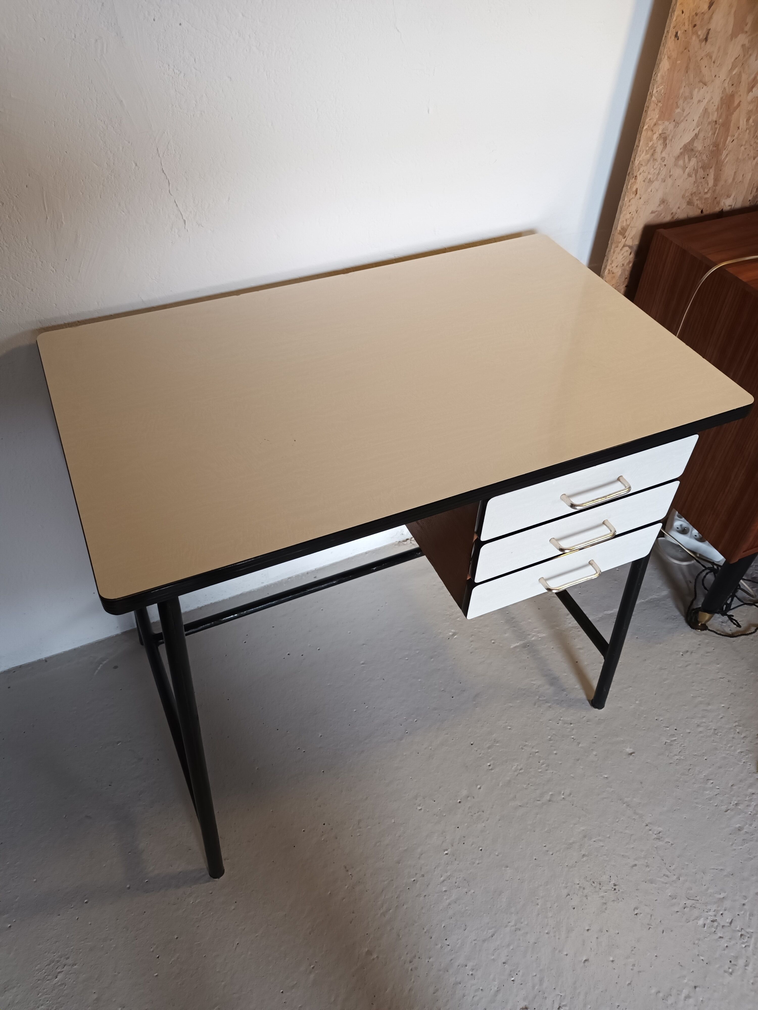 Formica desk