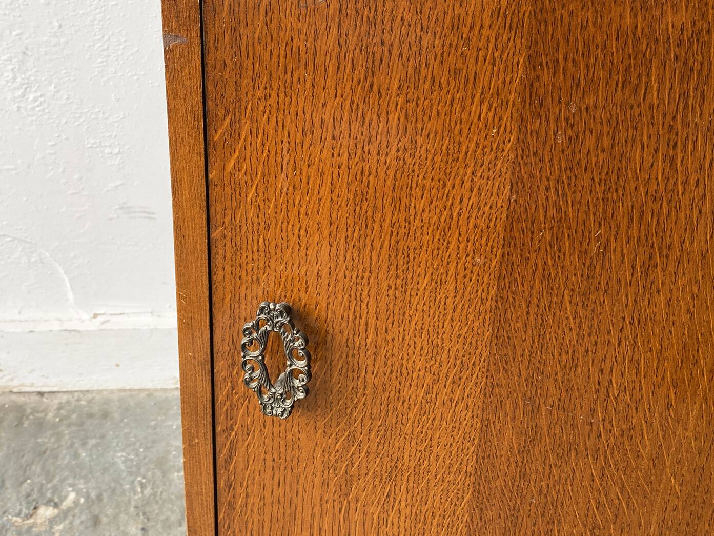 Vintage 1940’s bedside cabinet with decorative handle