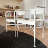 Paire de fauteuils blancs en métal
