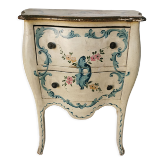 Venetian-style chest of drawers