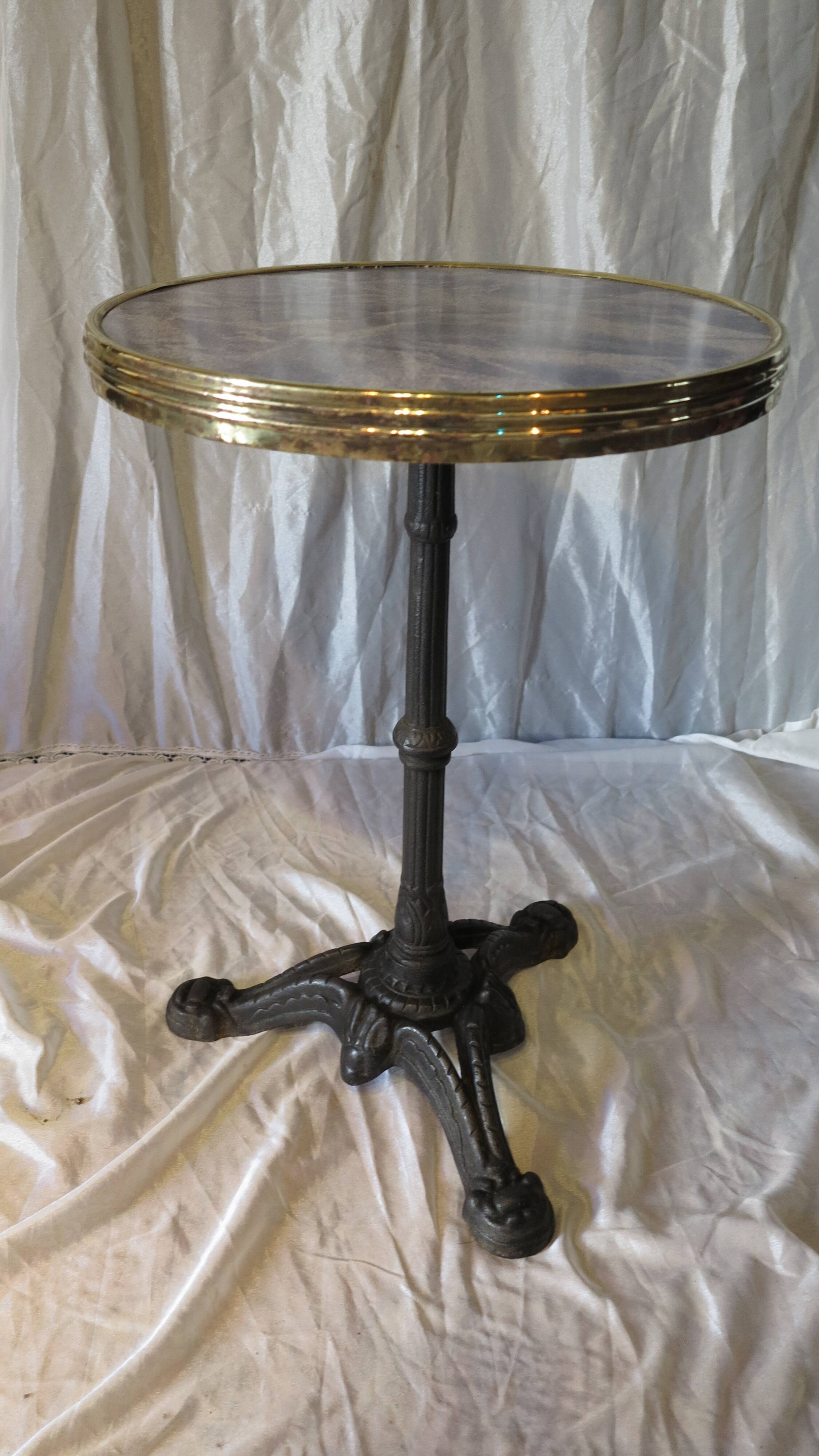 Table bistrot ronde pied fonte