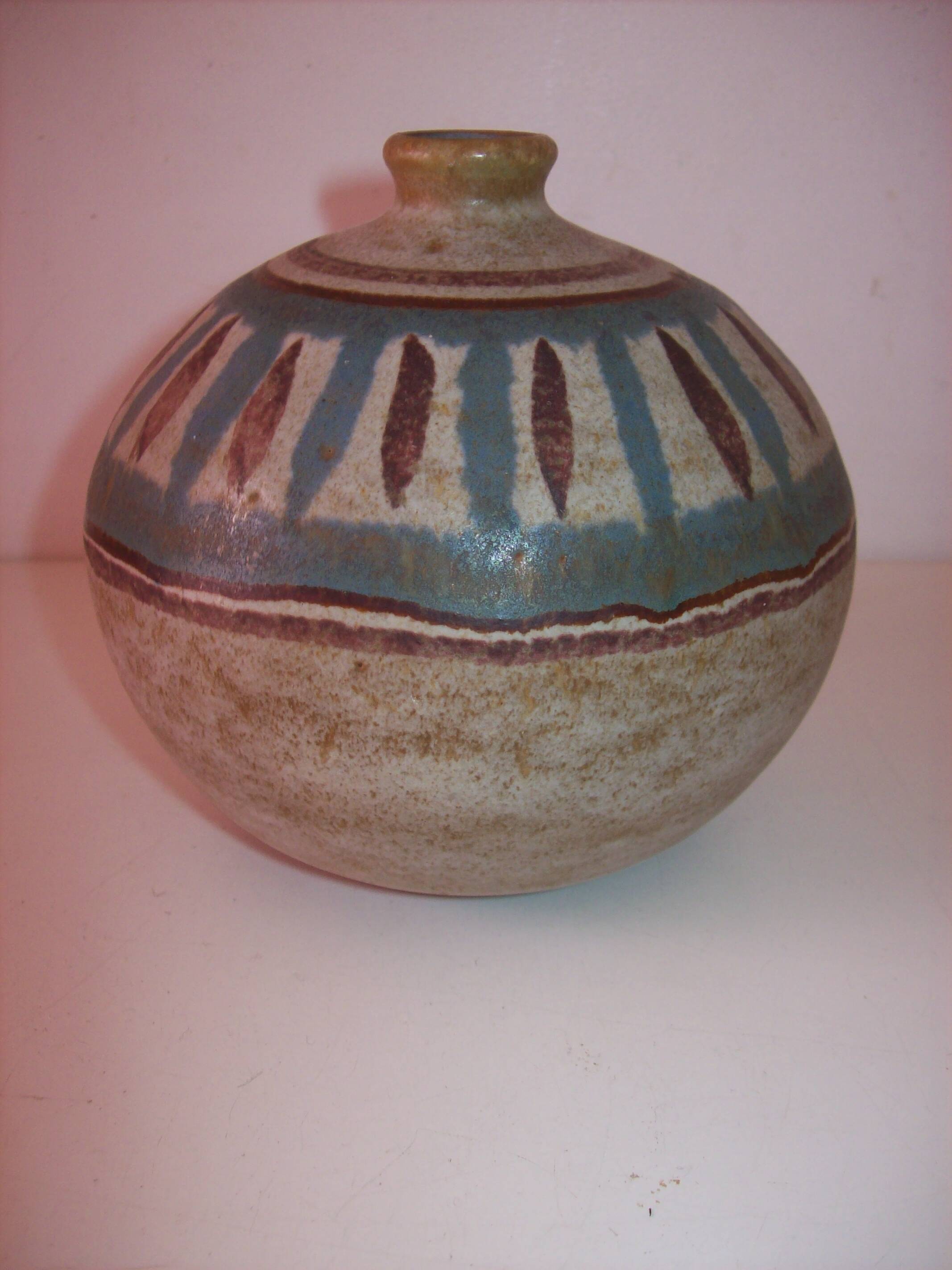 Vase boule en grès vintage signé Kamini