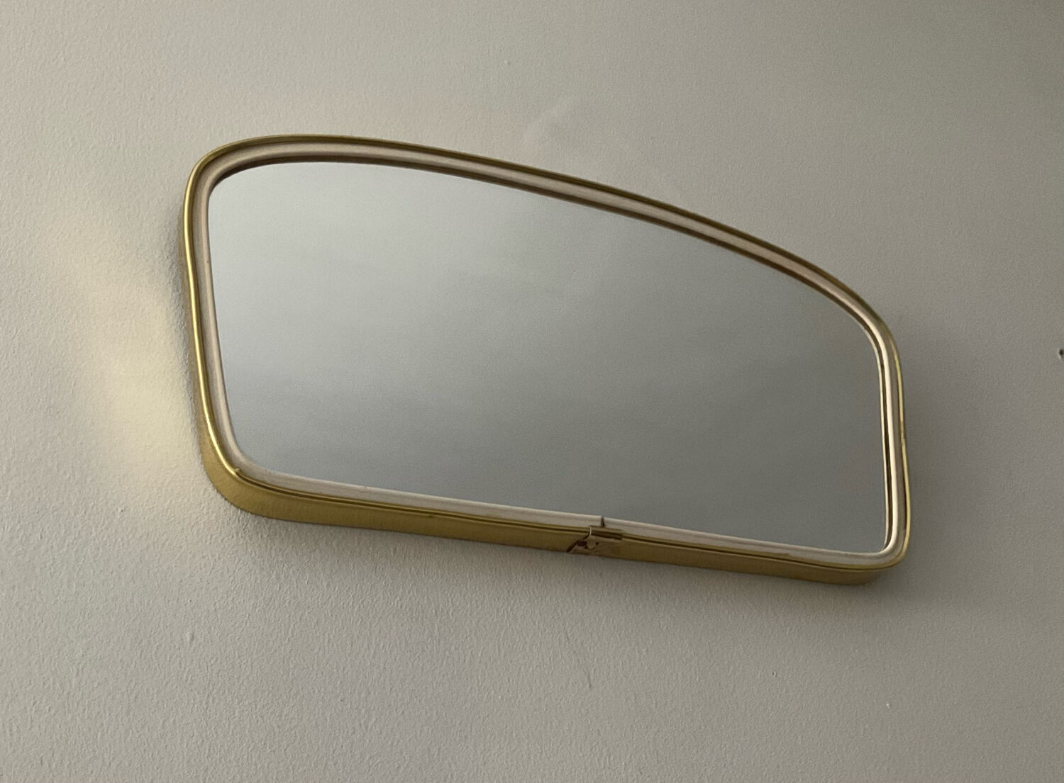 Asymmetrical mirror mirror from the 60s and 70s