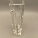 Vase en cristal épais Daum. Décor sculpté forme moderniste. 1960 - 70