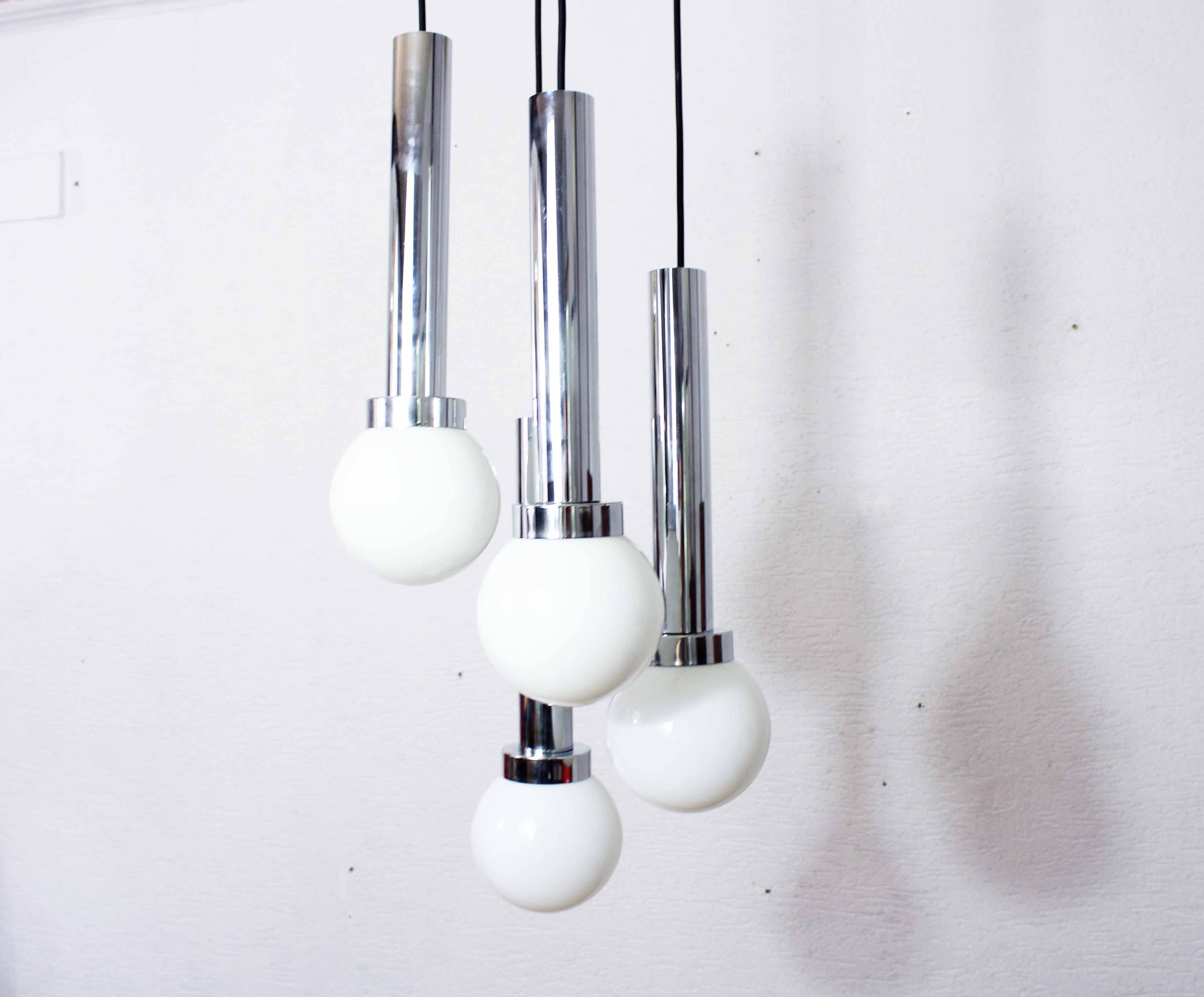 Lustre à suspensions en métal chromé et verre 1970