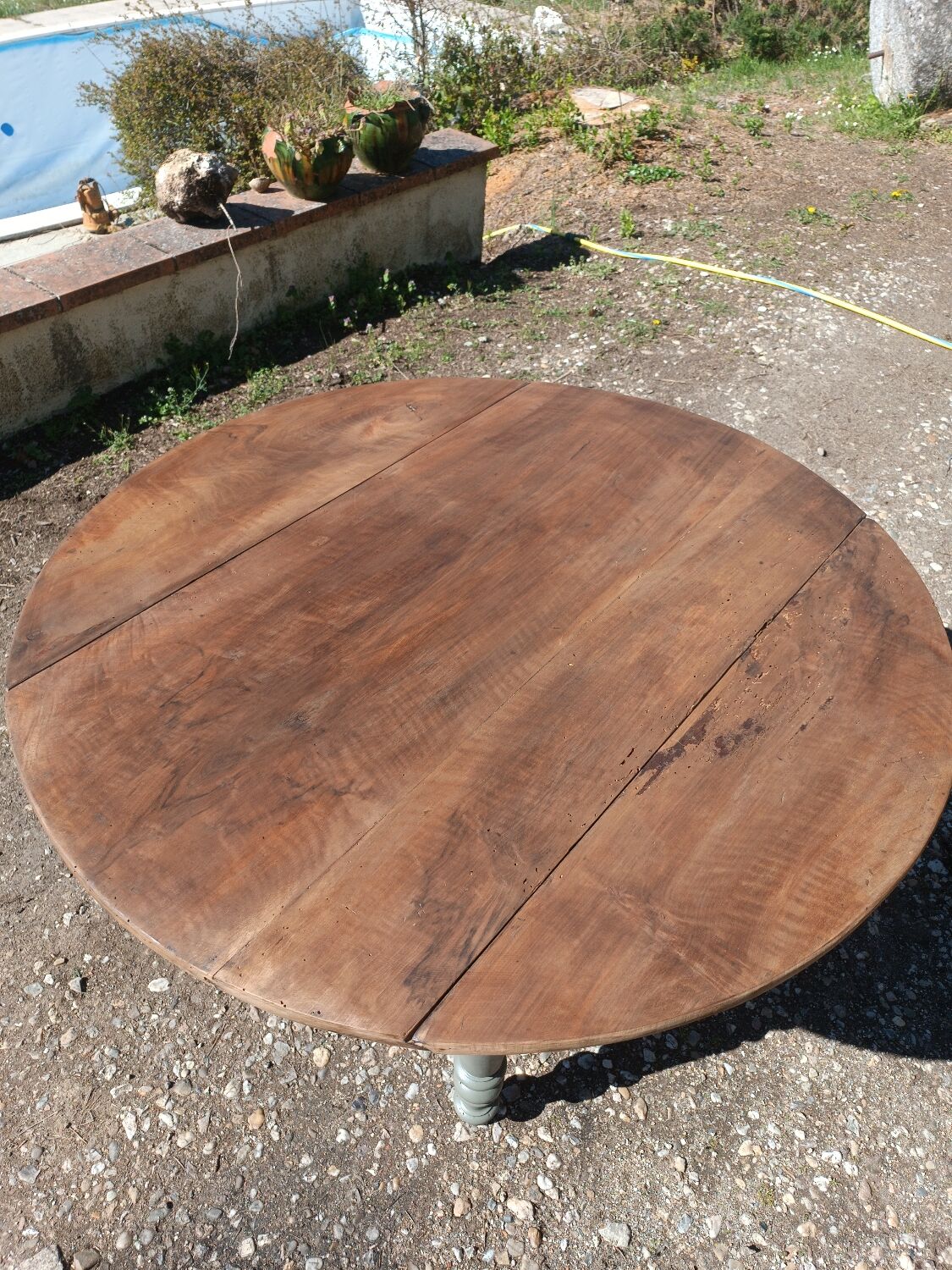 Round farmhouse table