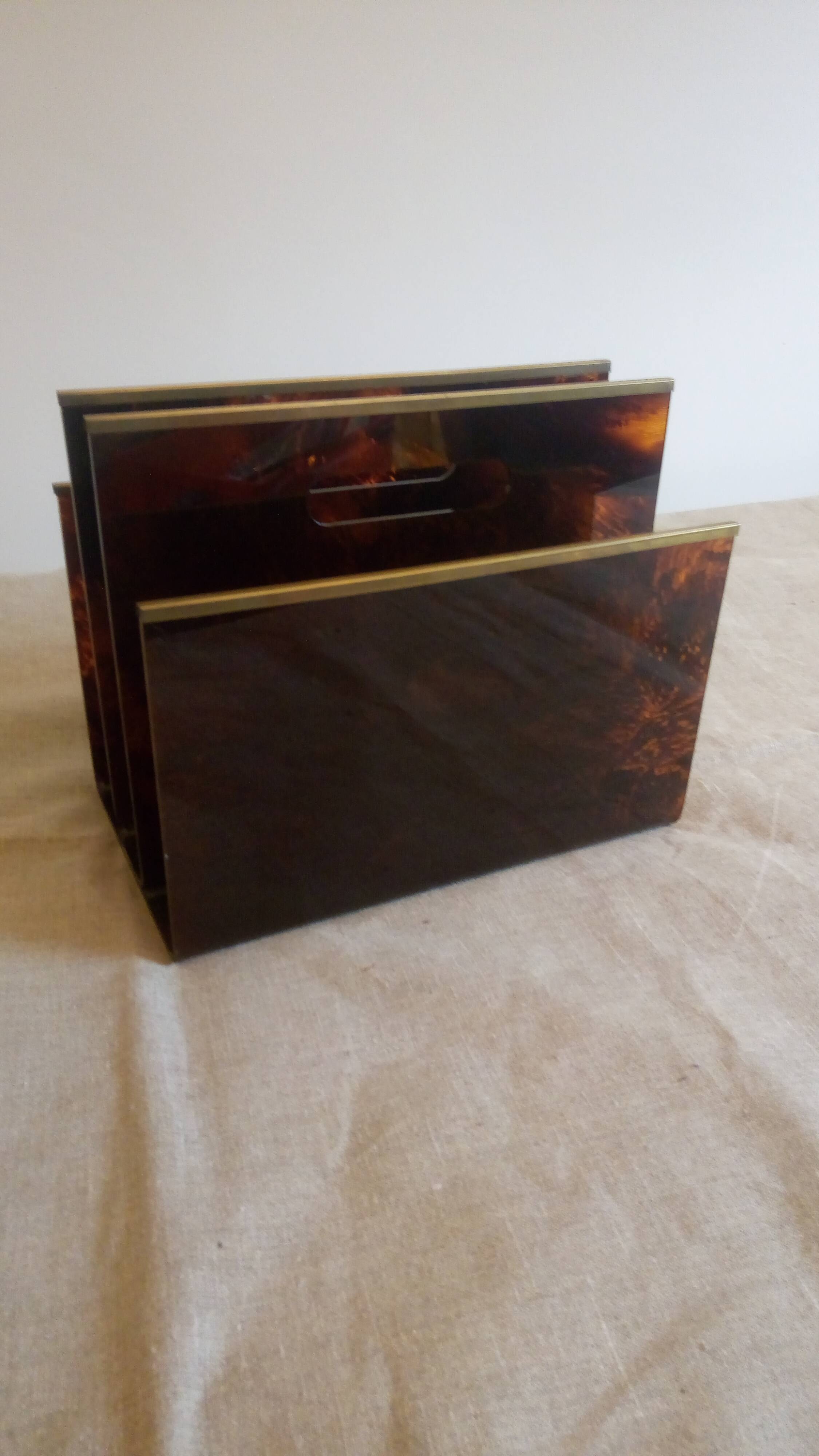 Magazine holder in lucite, tortoiseshell