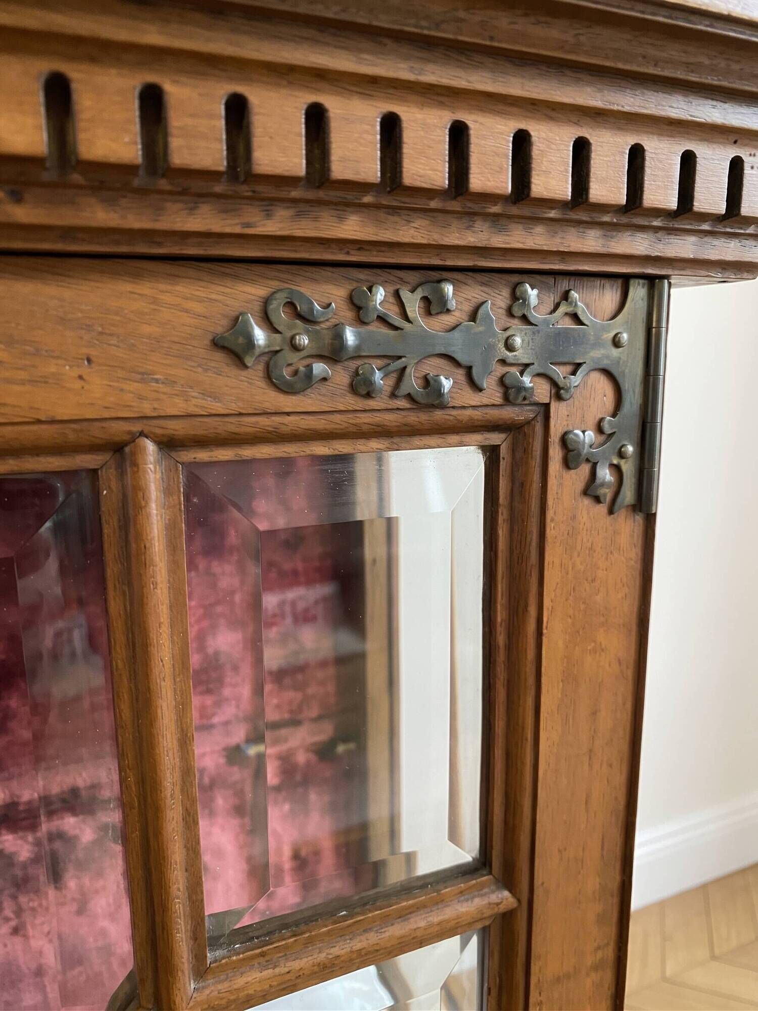 Napoleon III display cabinet in solid wood