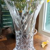 Carved solid crystal vase, floral decoration