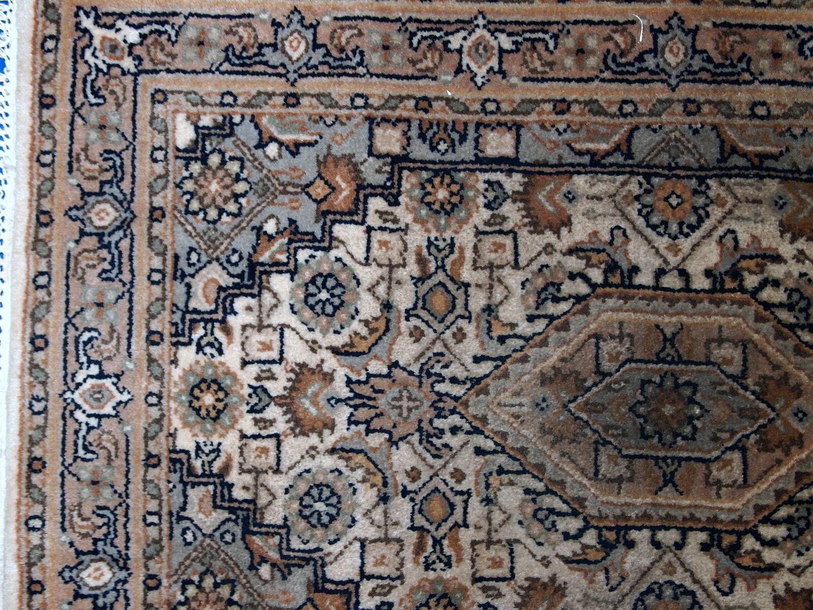 Tapis Vintage Indo-Tabriz en Laine, Années 1970, Élégance Artisanale