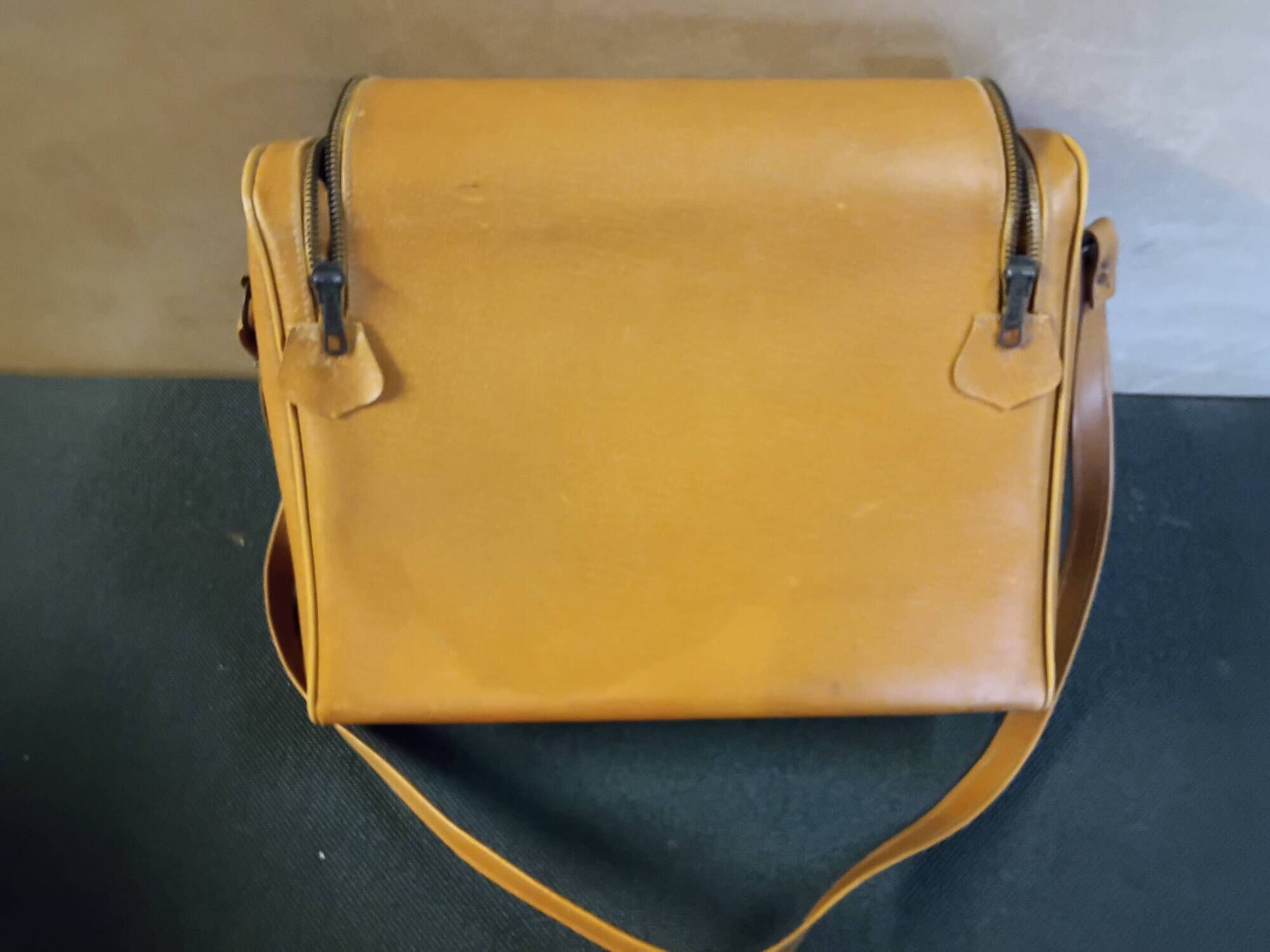 Poste radio transistor avec Sacoche