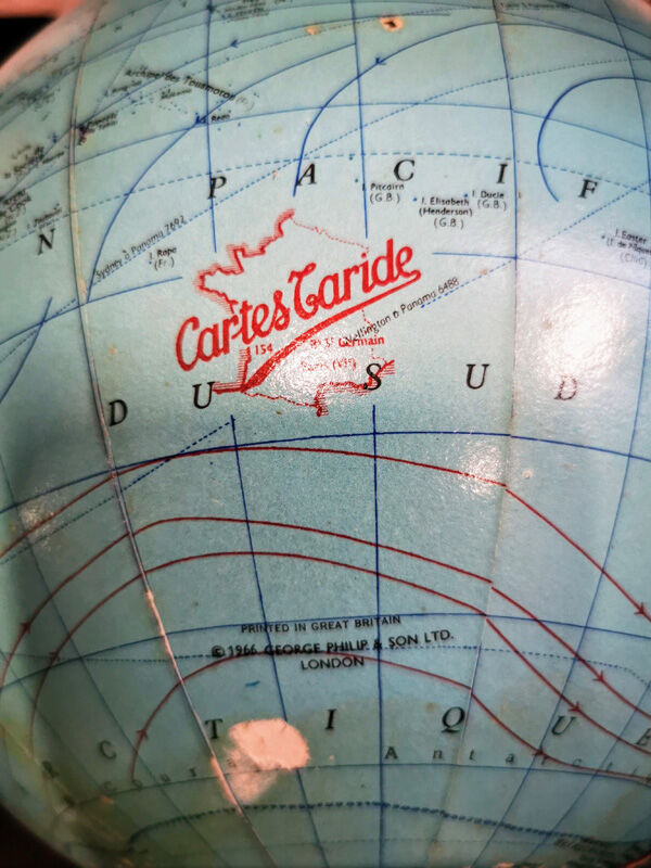 Earth globe tripod Taride glass 1966