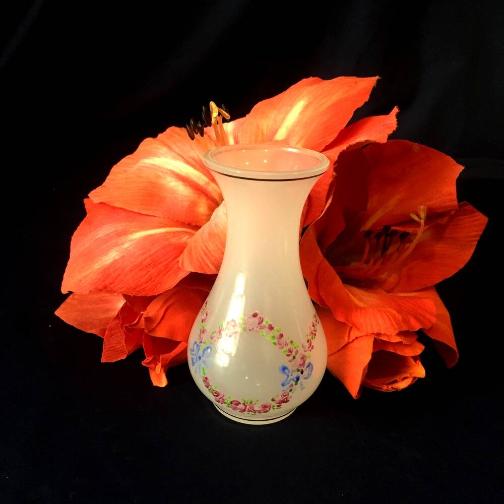 Small soliflore vase in white opaline with floral decor