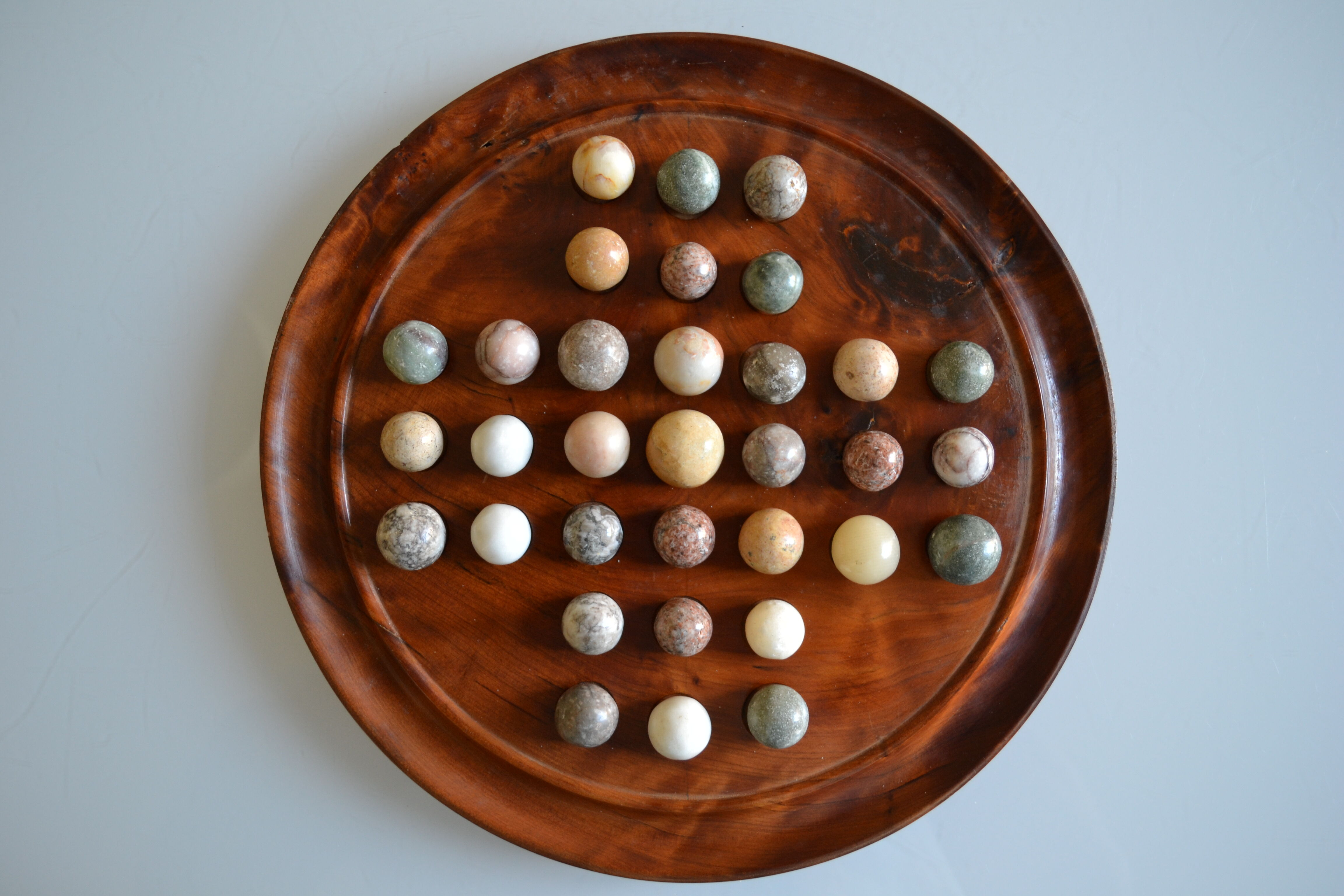 Solitaire game in exotic wood and semi-precious stones