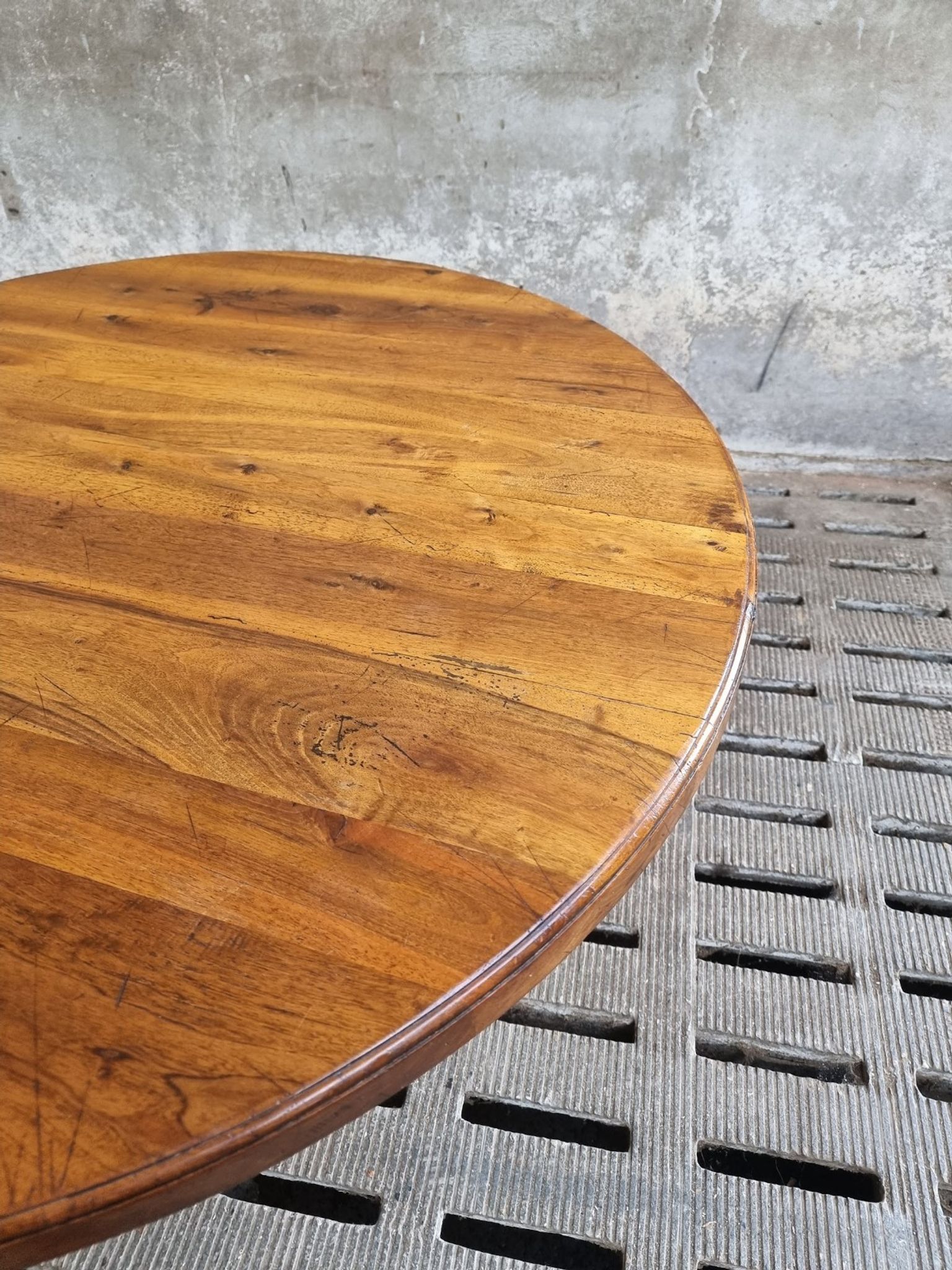 Old round table walnut dining table 140 cm