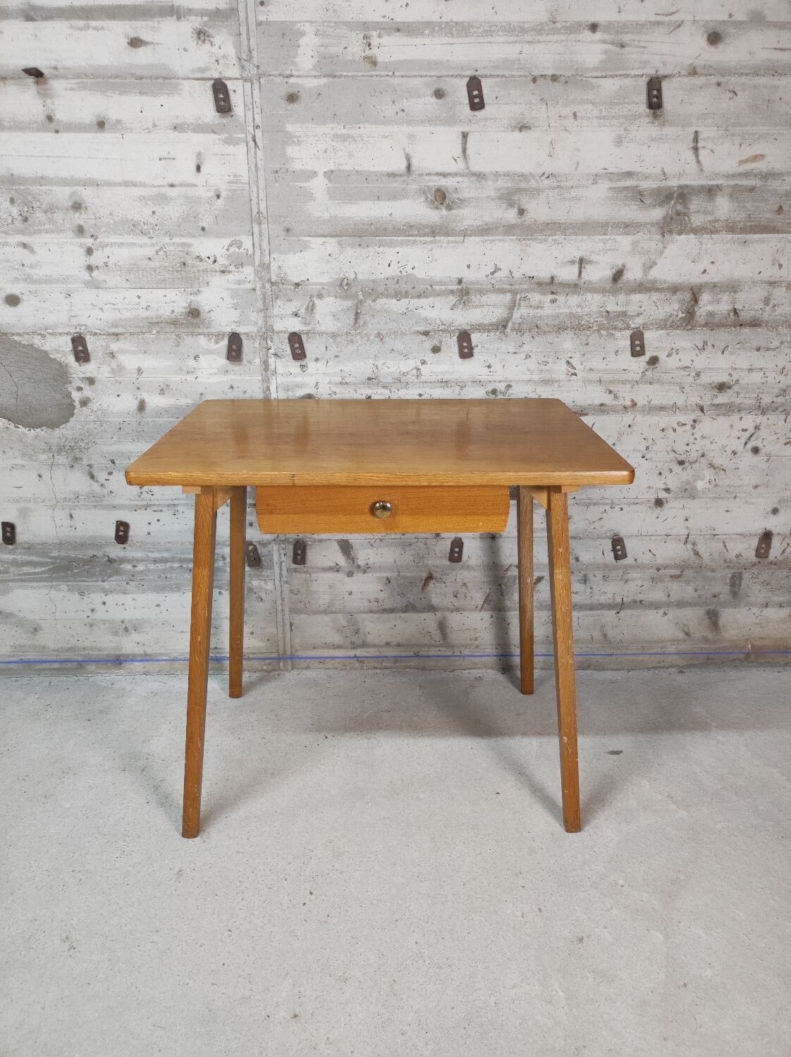 Bureau pieds compas