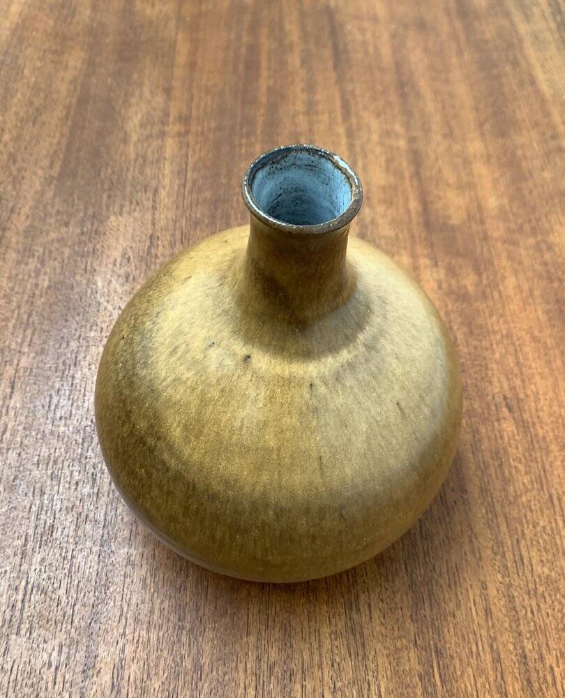 Mid-century German studio pottery vase by Janne Reckert-Cordua, Sylt Keramik, 1960s.