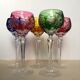 Ensemble de cinq verres à pied en cristal de couleur