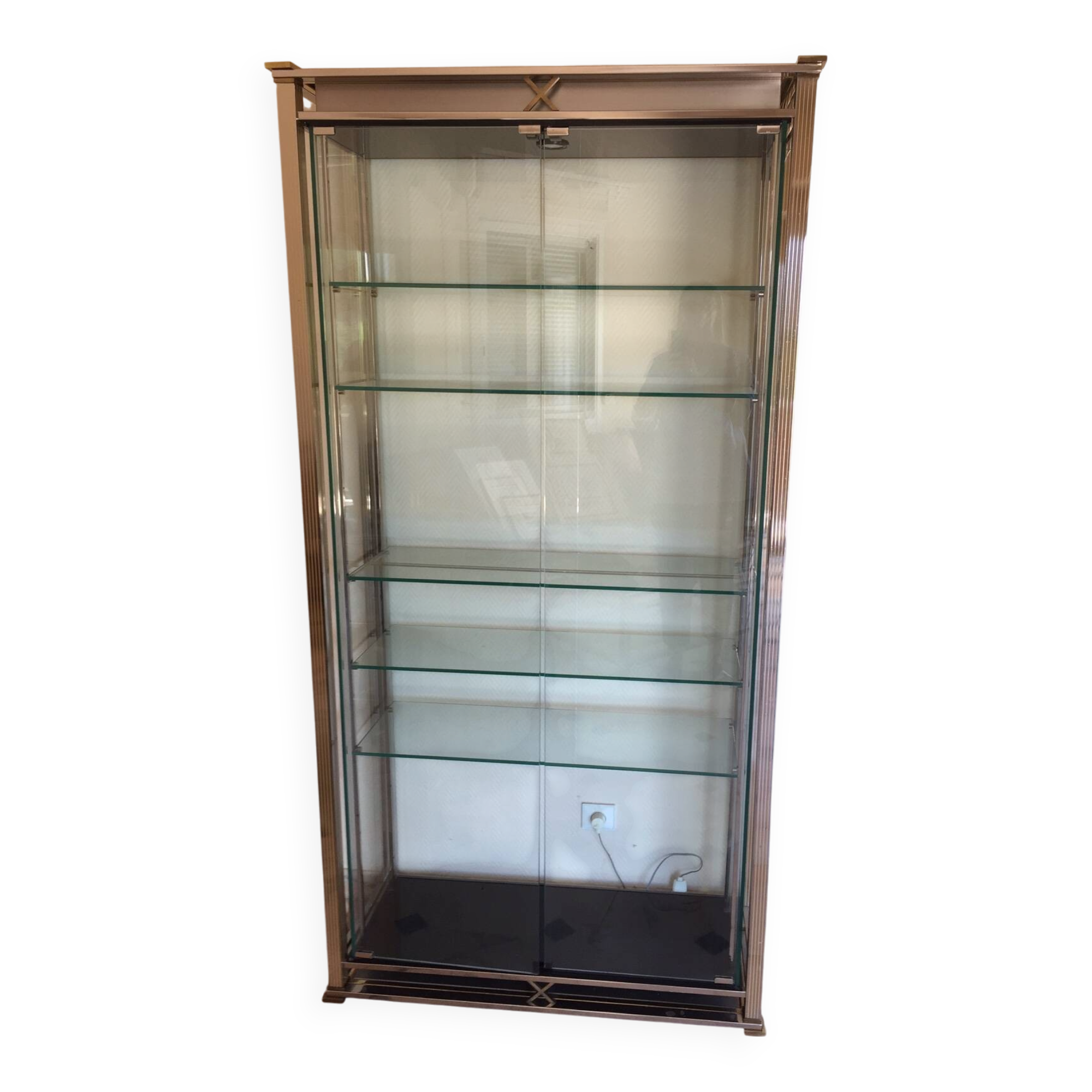 2 matching display cabinets