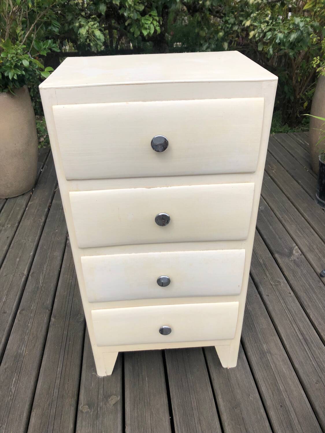 Chest of drawers