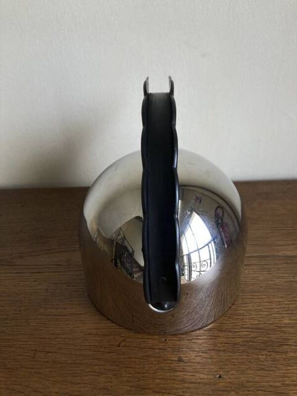 Bouilloire Alessi 1980 par Richard Sapper post moderne