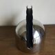Bouilloire Alessi 1980 par Richard Sapper post moderne