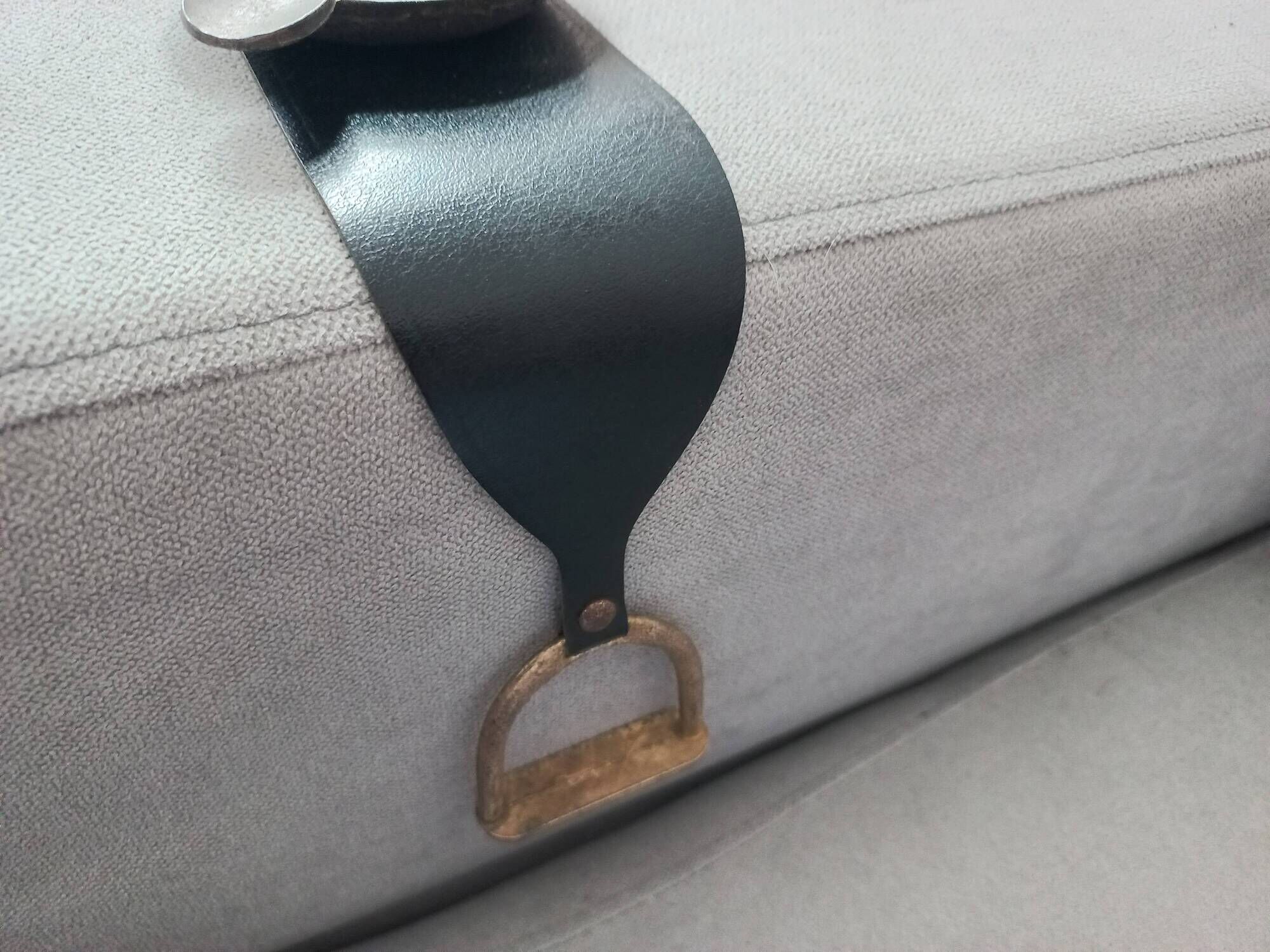 Cendrier vintage pour accoudoir, en cuir et métal, pièce ancienne