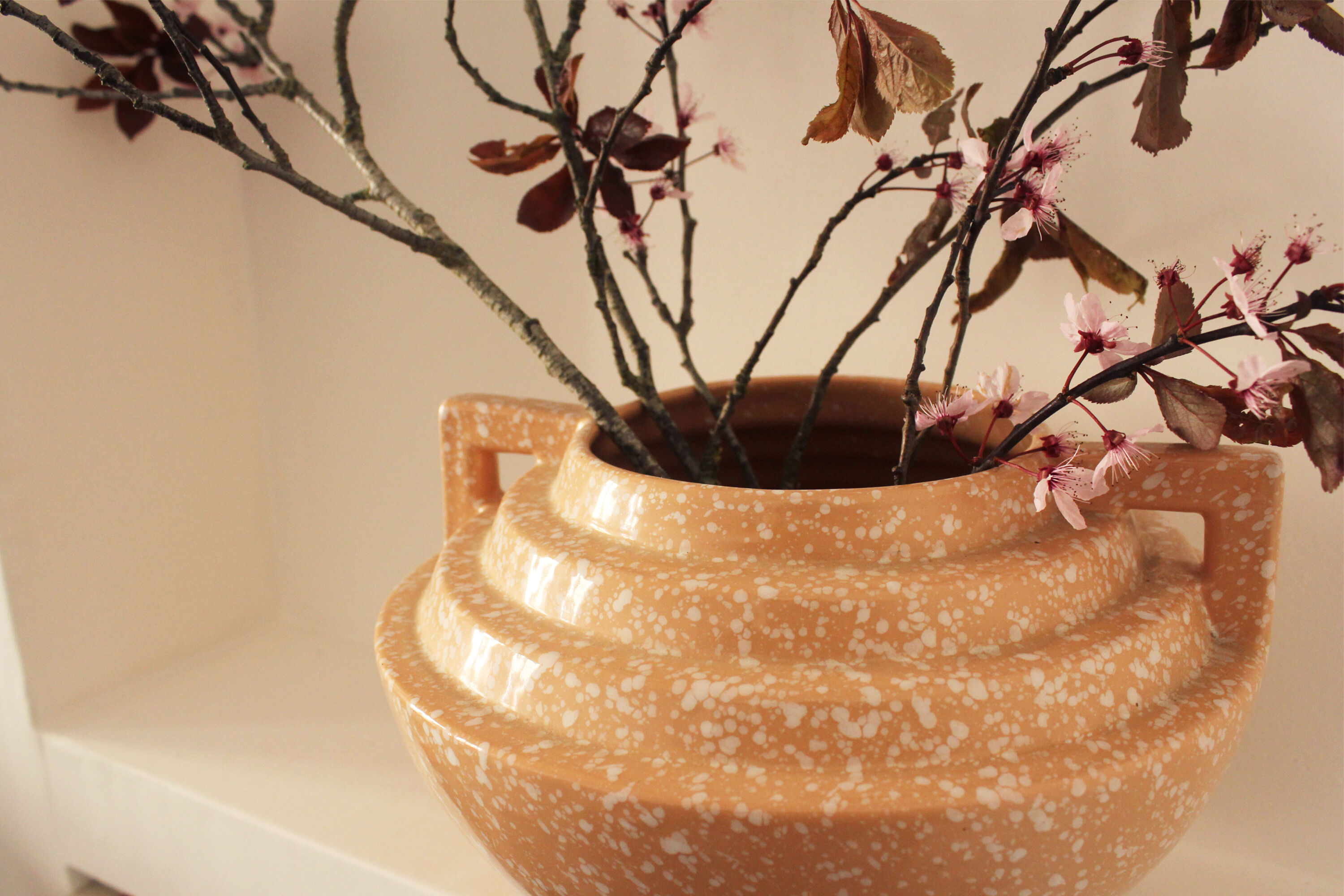 Vase original rose pâle moucheté de blanc