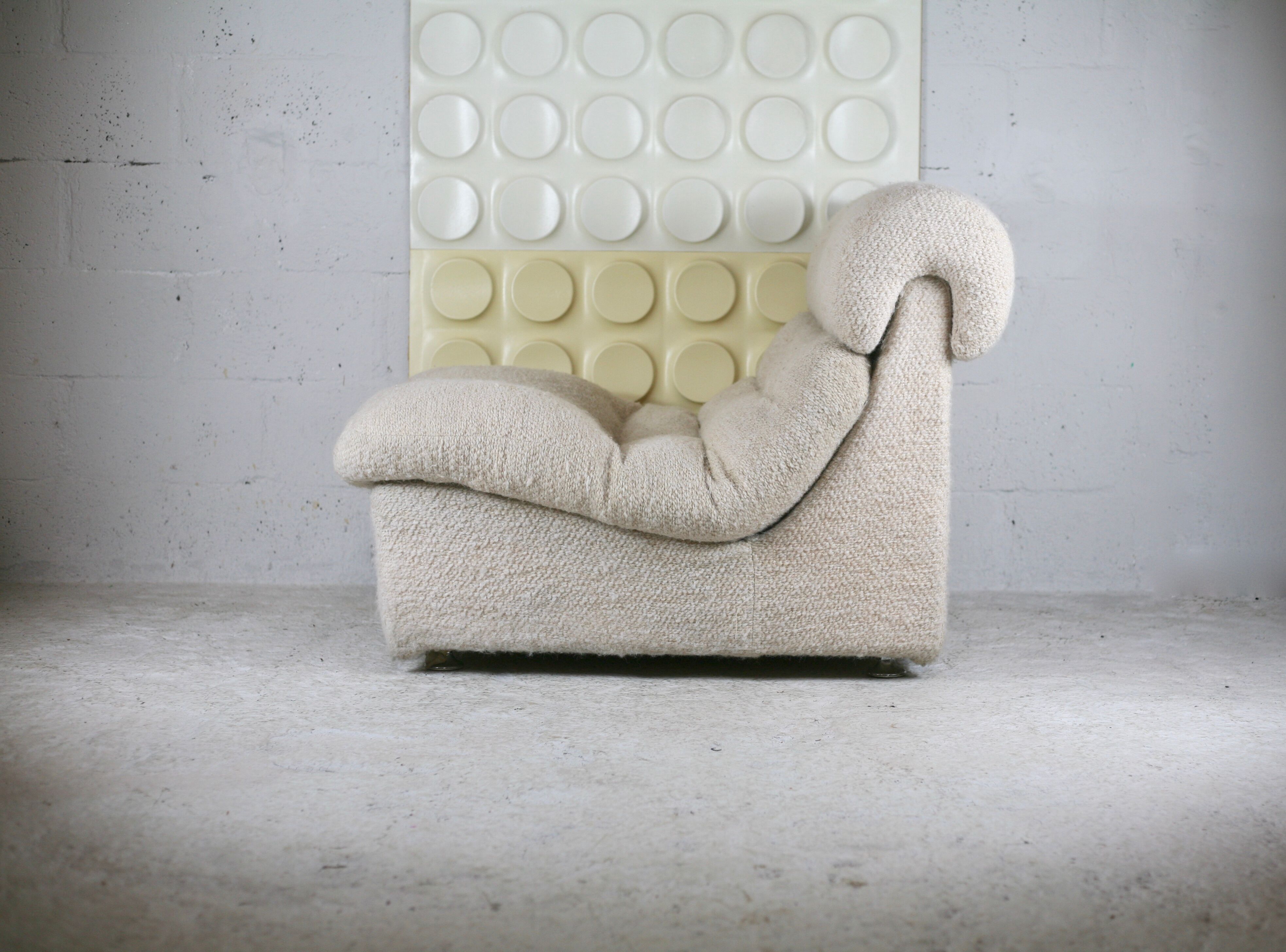 Chair "Space Age" in unbleached wool, France, circa 1970