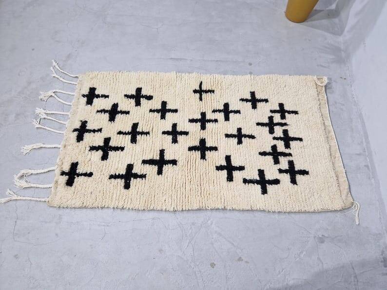 Handmade traditional wool rug, size 145 x 255 cm
