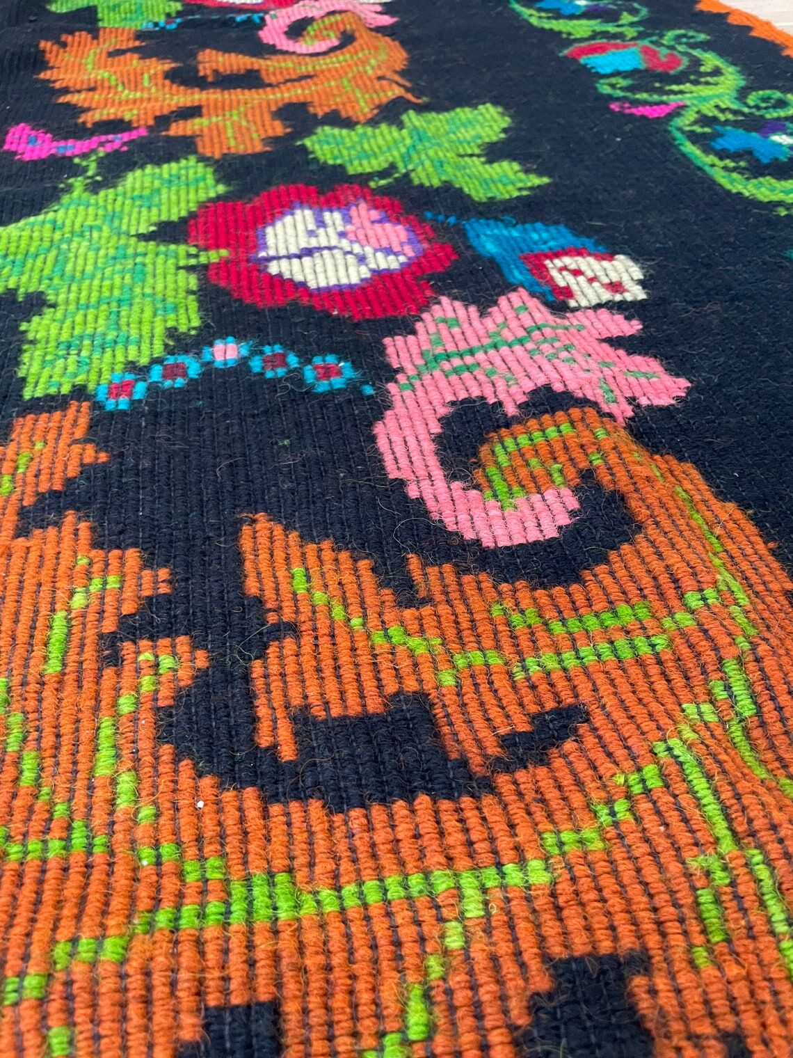 Vintage carpet in Romanian wool floral design and brown leaves 263x146cm