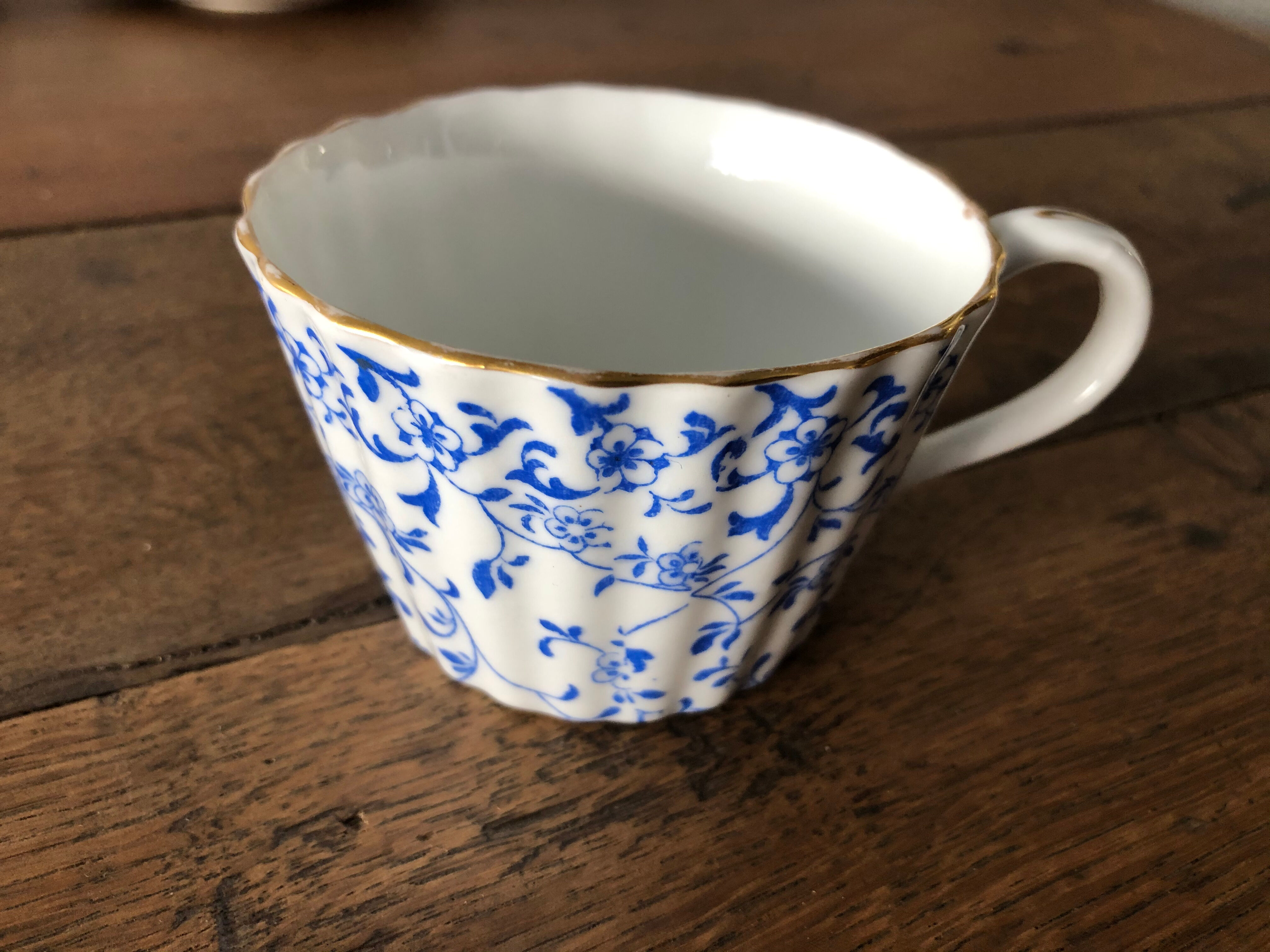 Set of 6 coffee cups in antique porcelain
